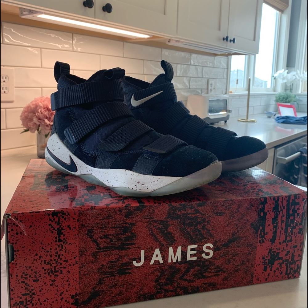Lebron Soldier XI